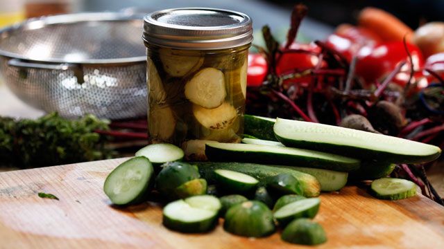 How to Make Dill Pickles at Home