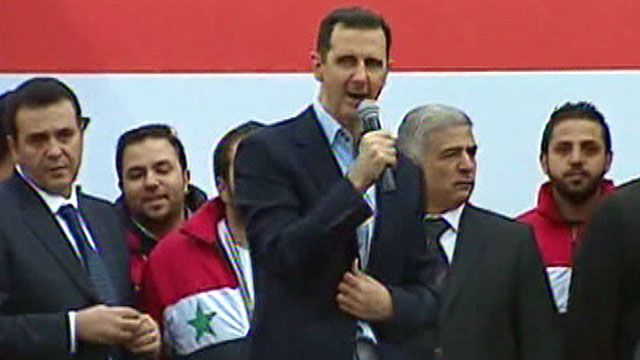Assad makes rare appearance at public rally