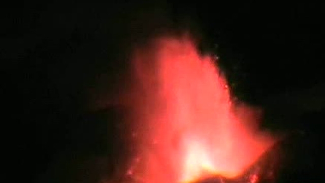 Around the World: Volcano Erupts in Italy