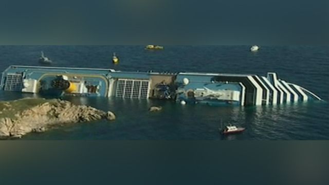 Cruise ship runs aground in Italy