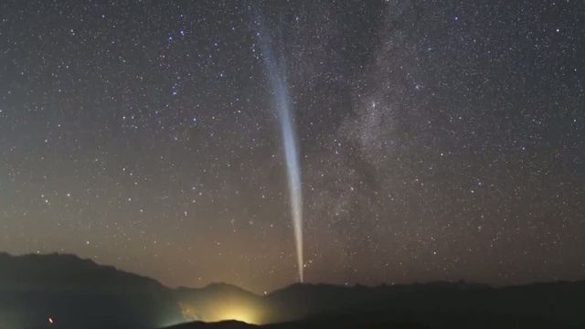 Comet baffles NASA scientists