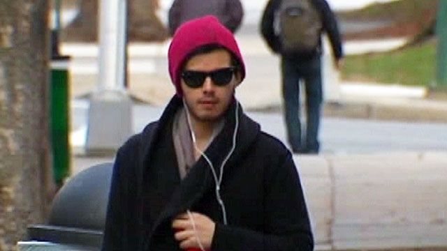 Headphone-wearing pedestrians in increasing danger