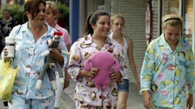 Should pajamas be banned in public?