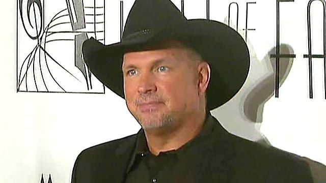 Garth Brooks wants $500G donation back from hospital