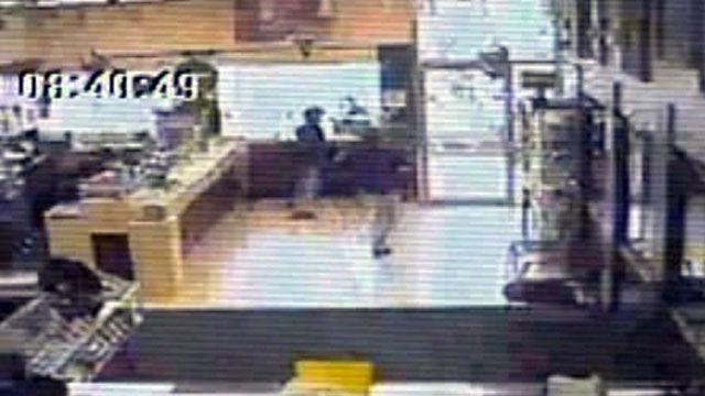 Jewelry Store Robbery Caught on Tape