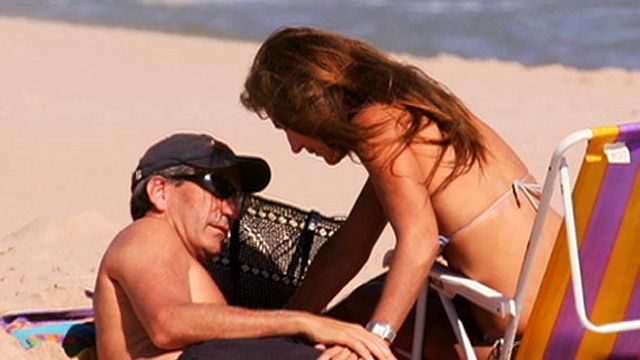 Love Gov Spotted on Beach w/ 'Soul Mate'
