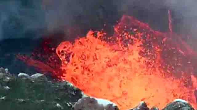 Across America: Mount Kilauea puts on a show