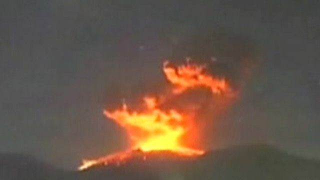 Around the World: Volcano Erupts in Japan