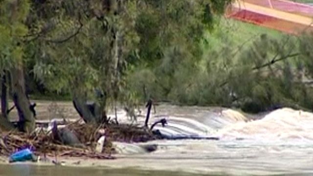 Around the World: Heavy rains trigger floods in Australia