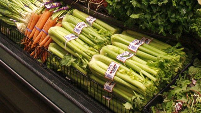 Can celery, carrots cut colon cancer risk?