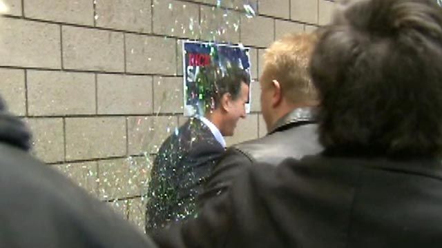 Santorum Gets Glitter Bombed