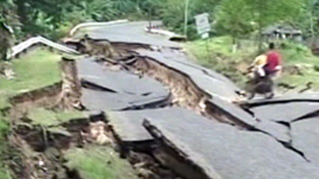 Around the World: Earthquake rocks Philippines