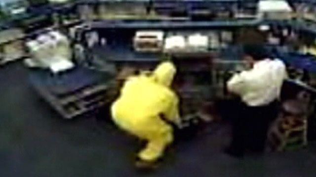 Kidnapped employee robs store in Florida