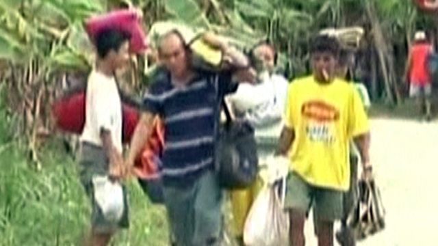 Around the World: Crews search for survivors in Philippines
