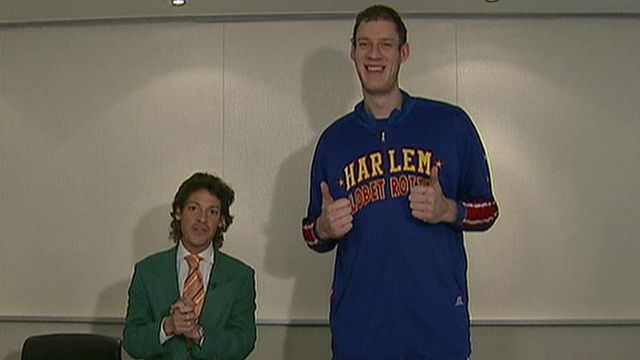 World's tallest basketball player on 'Red Eye'