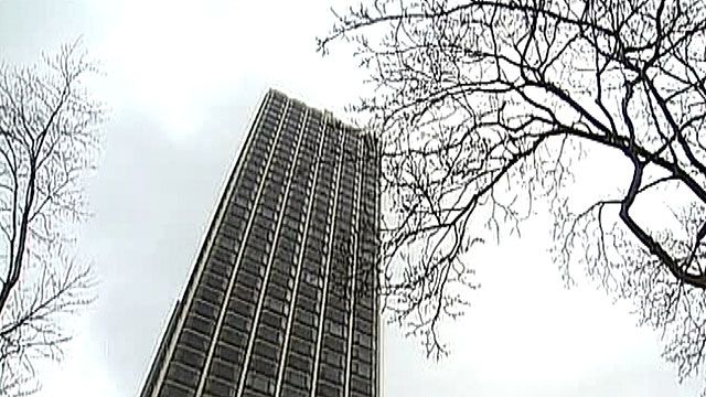 Teenager falls 40 stories to his death in Chicago