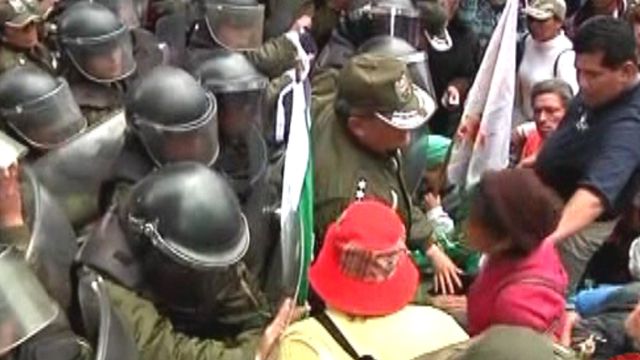 Around the World: Demonstrators, police clash in Bolivia