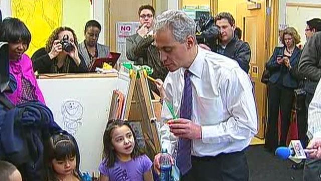 Tensions rise between teachers unions, mayor in Chicago