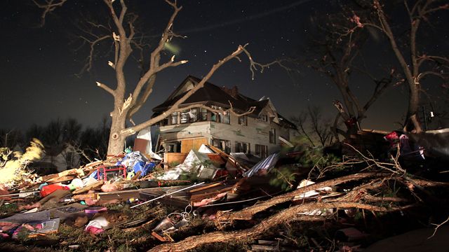 Deadly tornado-like storm tears through Midwest