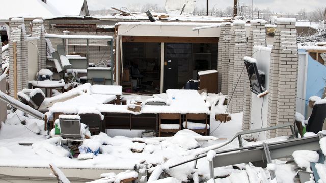 Snow in Kentucky hampering tornado clean-up efforts