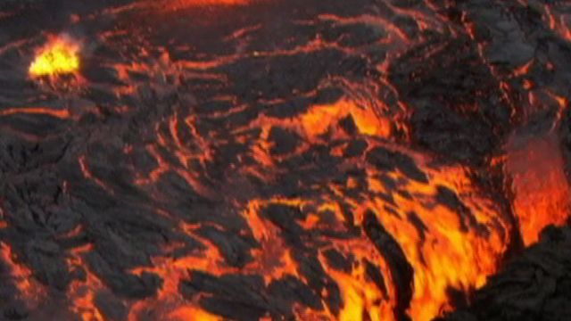 Video: Hawaii Volcano Erupts