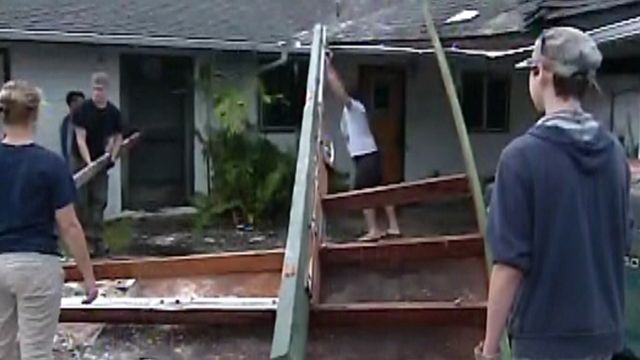 Tornado sweeps through neighborhood in Hawaii