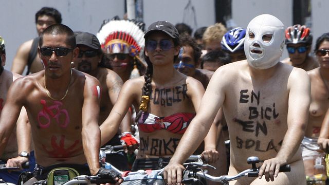 'Nude' bikers strip down for a cause in Peru