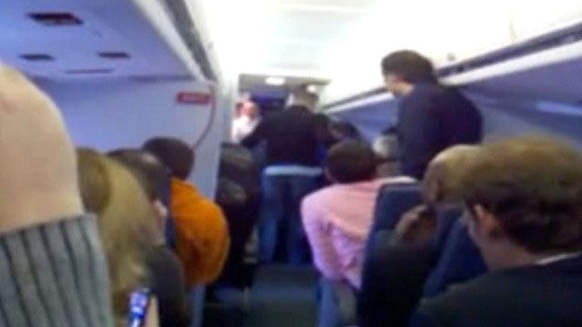 Flight attendant goes berserk en route to Chicago 