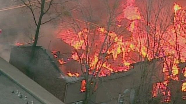 Fast-moving fire ravages apartments in Atlanta
