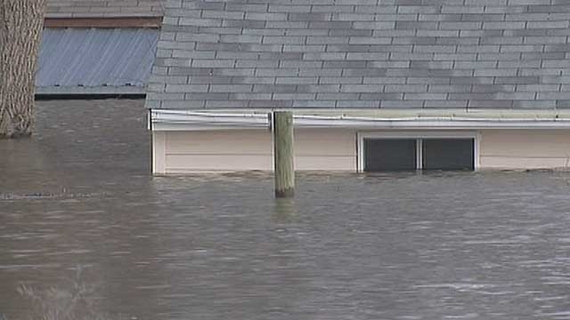 Raw Video: Fargo, North Dakota Flooding