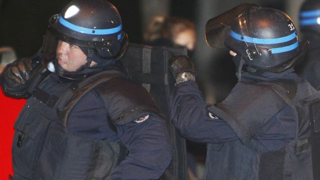Explosions heard near terror standoff in France 