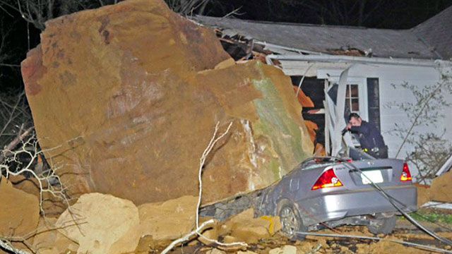 Loose boulder cuts path of destruction through Ohio city