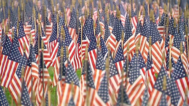 'Field of Flags' traveling memorial honors fallen soldiers