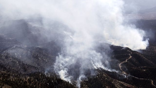 Two deaths reportedly linked to raging Colorado wildfire