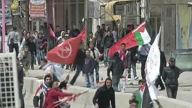 Israeli police, Palestinian protesters clash