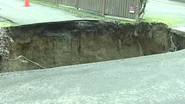 Sinkhole Threatens Homes in Washington State