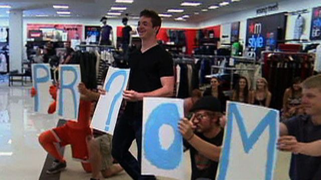 Video: Flash Mob Prom Proposal