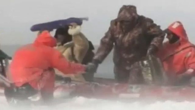Hundreds of fishermen rescued from drifting ice floe