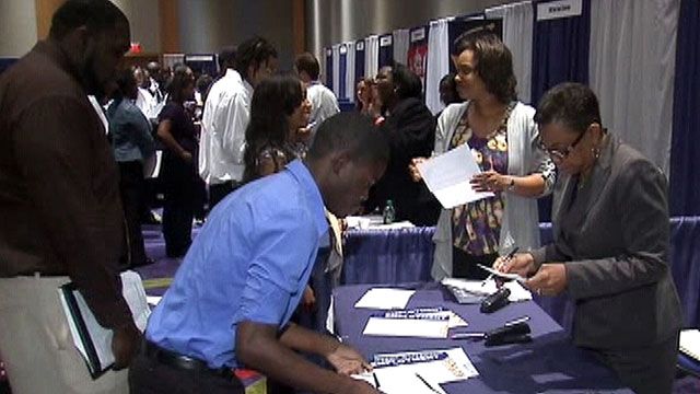 Thousands bring resumes for 900 jobs in Atlanta