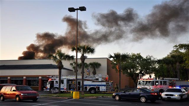 Plane crashes into Florida supermarket