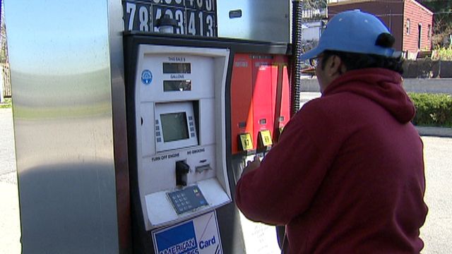 Gas prices continue to climb nationwide