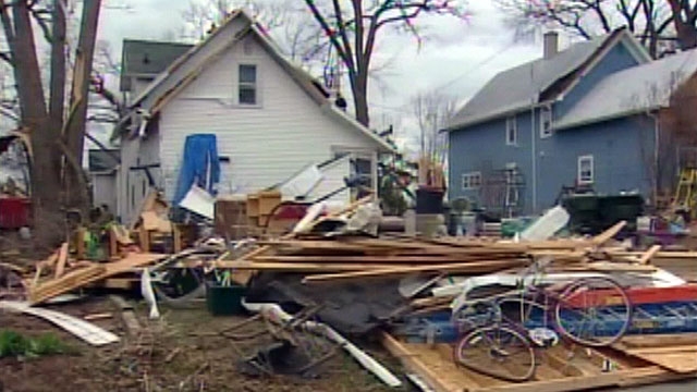 Wisconsin Town Begins Tornado Cleanup