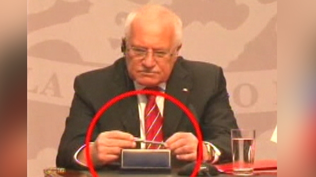 Czech President Steals Pen?