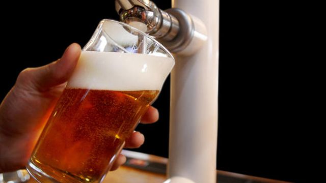 Does beer make men smarter?