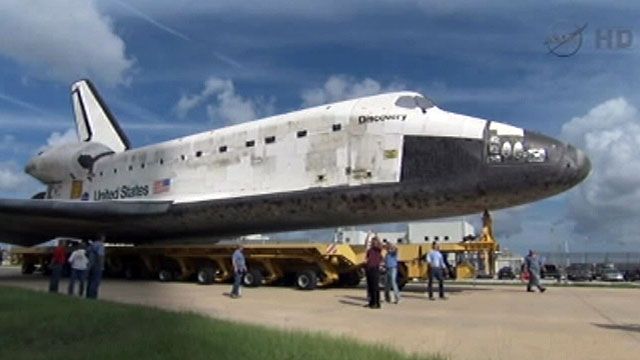 Shuttle Discovery prepares to bid Florida farewell