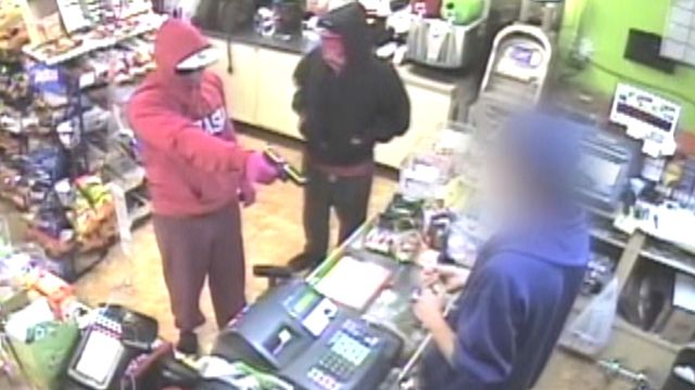 Crooks shoot clerk during convenience store robbery
