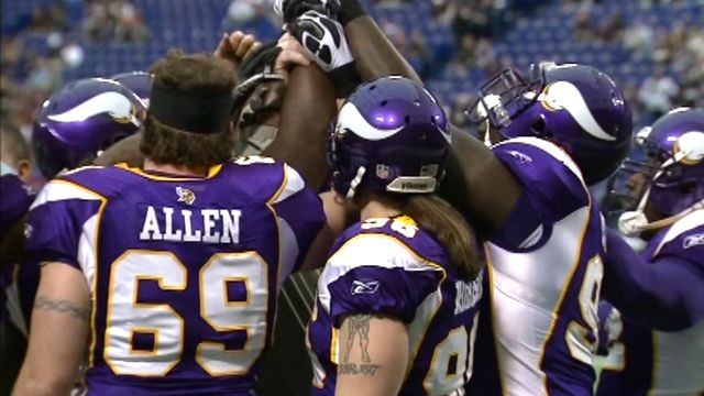 Political battle over new Vikings stadium continues