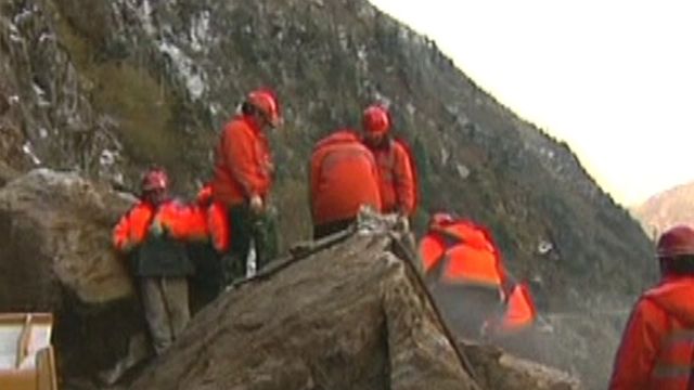 Around the World: Landslides cause problems in China