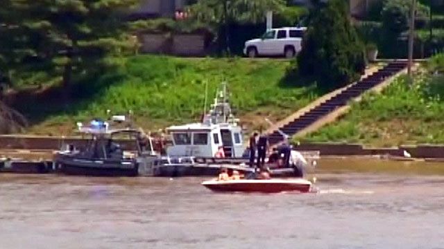Boater pulls accident victim from water