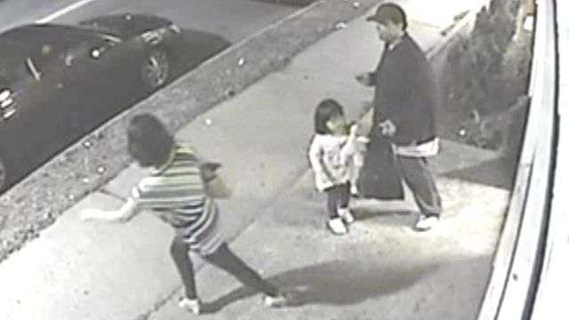 Mom ditches daughter during knife attack